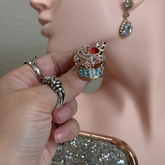 Colorful Cupcake Brooch with Crystals. - Picture 5 of 5